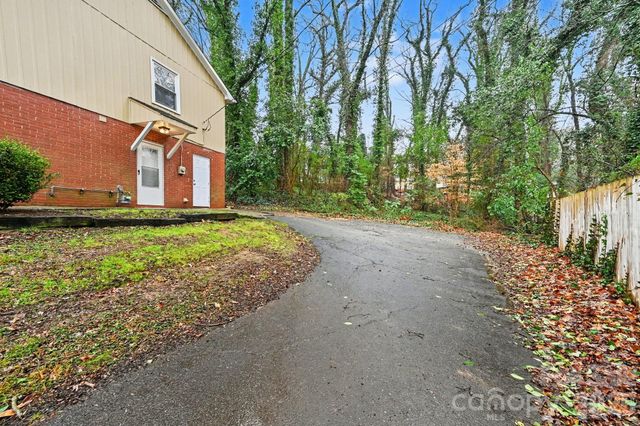 427 Whispering Pines Drive, Charlotte, NC 28217