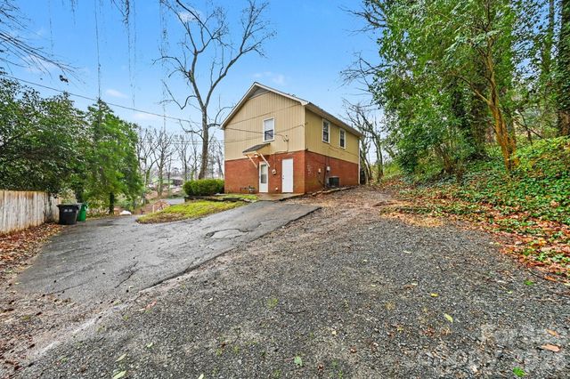 427 Whispering Pines Drive, Charlotte, NC 28217