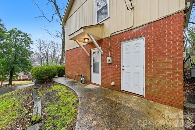 427 Whispering Pines Drive, Charlotte, NC 28217