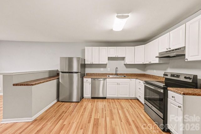 427 Whispering Pines Drive, Charlotte, NC 28217