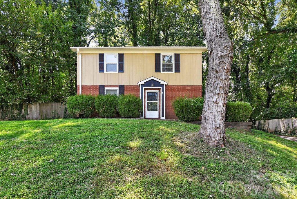 427 Whispering Pines Drive, Charlotte, NC 28217