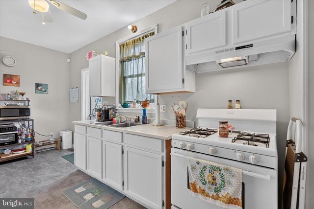 300 E MAIN ST, Dallastown, PA 17313