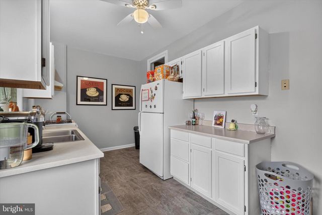 300 E MAIN ST, Dallastown, PA 17313