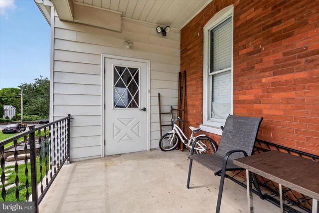 300 E MAIN ST, Dallastown, PA 17313