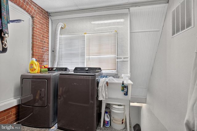 300 E MAIN ST, Dallastown, PA 17313