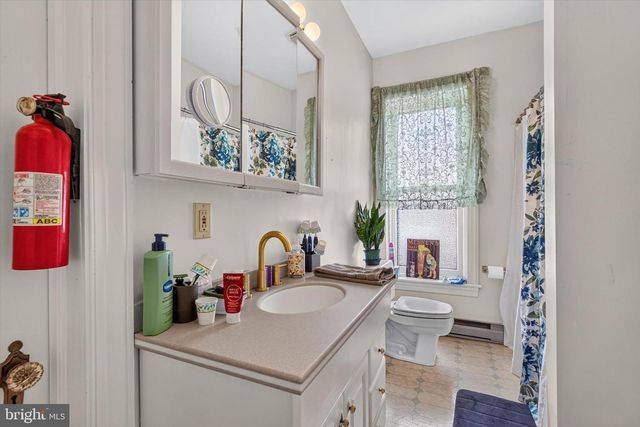 300 E MAIN ST, Dallastown, PA 17313