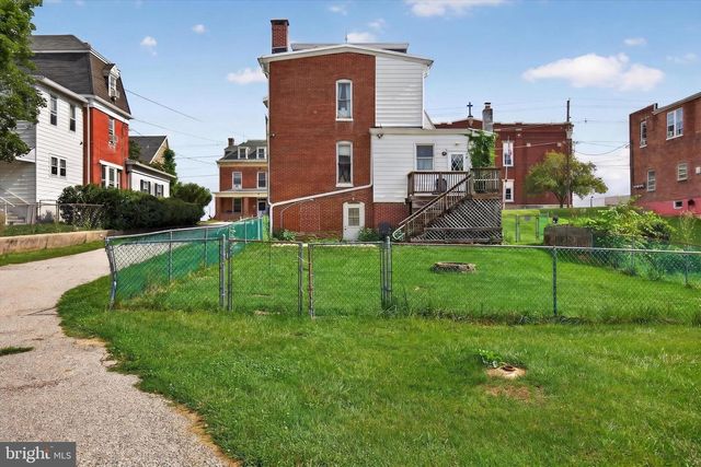 300 E MAIN ST, Dallastown, PA 17313