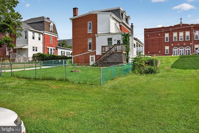 300 E MAIN ST, Dallastown, PA 17313