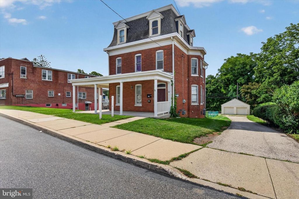 300 E MAIN ST, Dallastown, PA 17313
