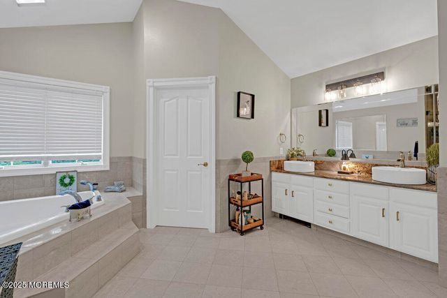 176 Oakland Mills Road, Manalapan, NJ 07726