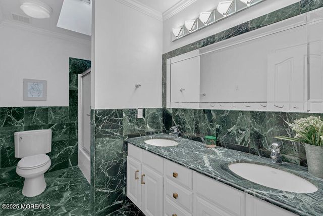 176 Oakland Mills Road, Manalapan, NJ 07726