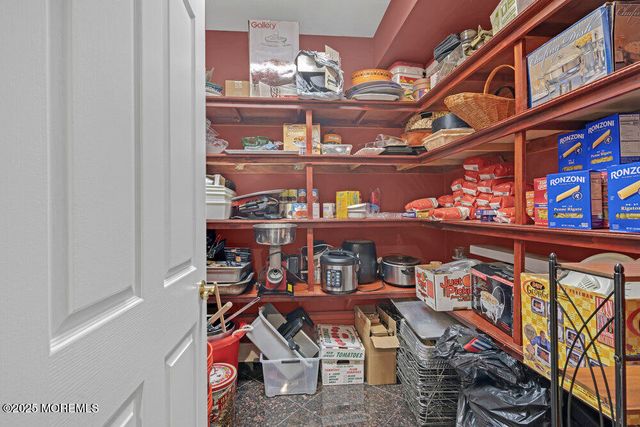 176 Oakland Mills Road, Manalapan, NJ 07726