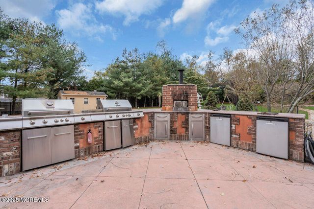 176 Oakland Mills Road, Manalapan, NJ 07726