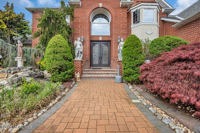176 Oakland Mills Road, Manalapan, NJ 07726