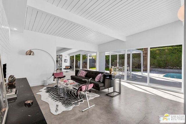 271 N Easmor Circle, Palm Springs, CA 92262