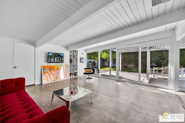 271 N Easmor Circle, Palm Springs, CA 92262