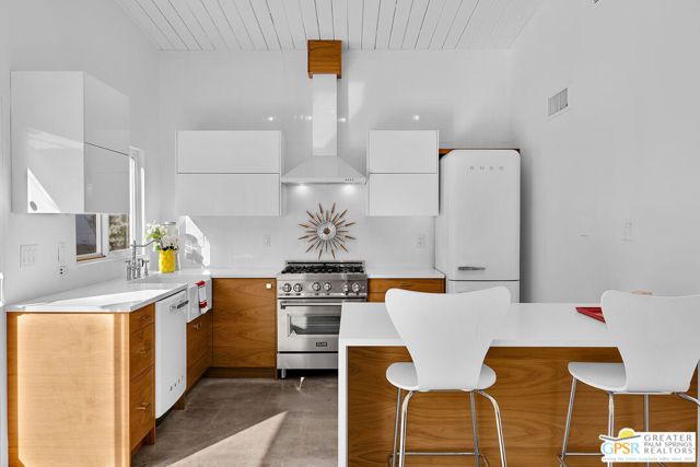 271 N Easmor Circle, Palm Springs, CA 92262