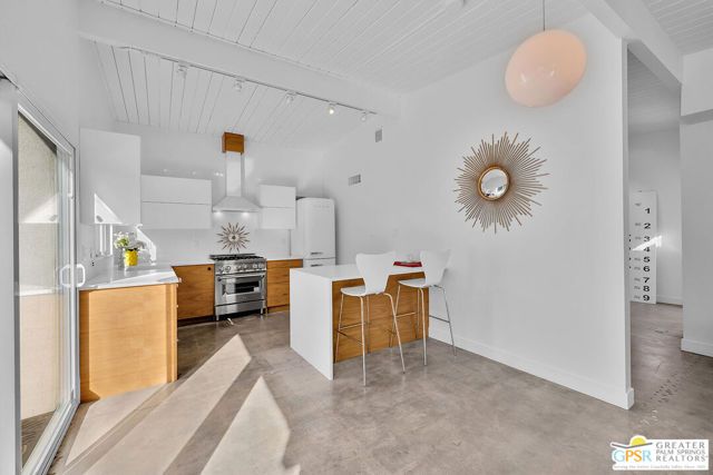 271 N Easmor Circle, Palm Springs, CA 92262