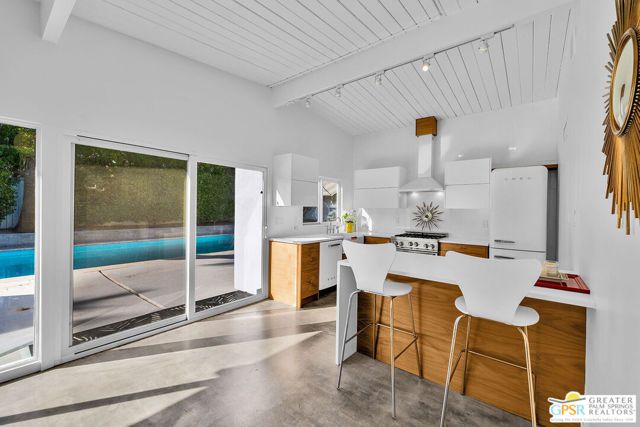 271 N Easmor Circle, Palm Springs, CA 92262