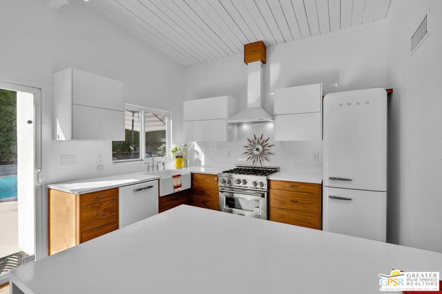 271 N Easmor Circle, Palm Springs, CA 92262