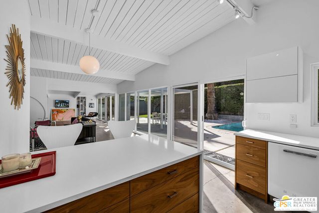 271 N Easmor Circle, Palm Springs, CA 92262