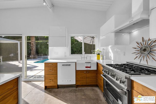 271 N Easmor Circle, Palm Springs, CA 92262