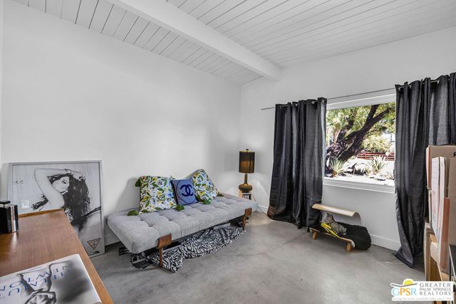 271 N Easmor Circle, Palm Springs, CA 92262
