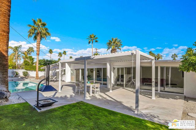 271 N Easmor Circle, Palm Springs, CA 92262