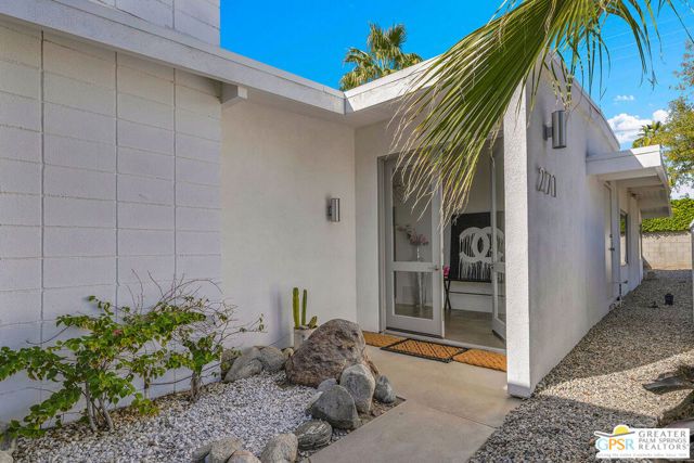 271 N Easmor Circle, Palm Springs, CA 92262