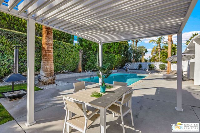 271 N Easmor Circle, Palm Springs, CA 92262