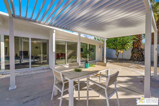 271 N Easmor Circle, Palm Springs, CA 92262