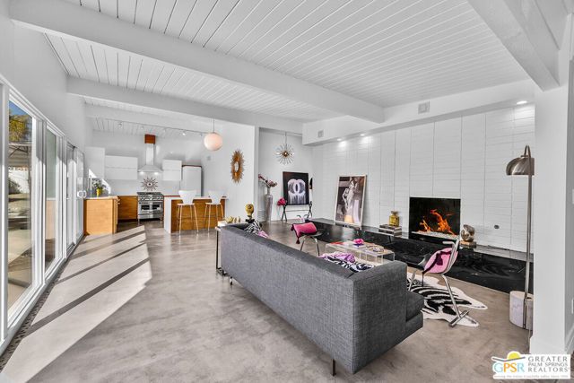 271 N Easmor Circle, Palm Springs, CA 92262