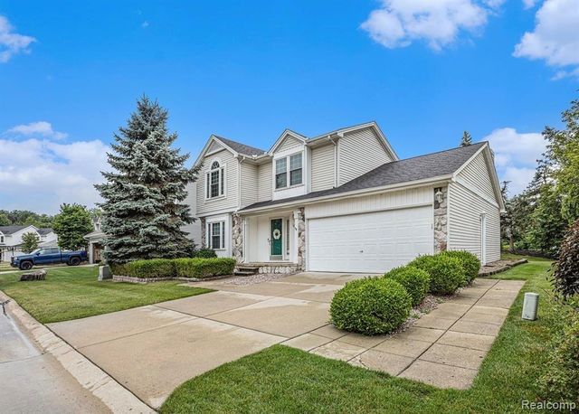 47114 Scarlet Drive S, Novi, MI 48374