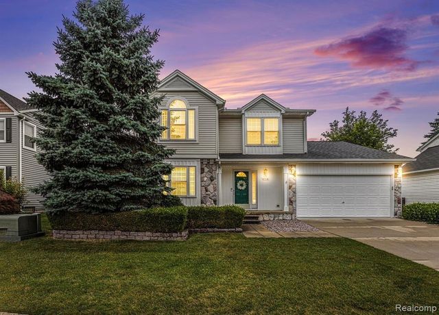 47114 Scarlet Drive S, Novi, MI 48374