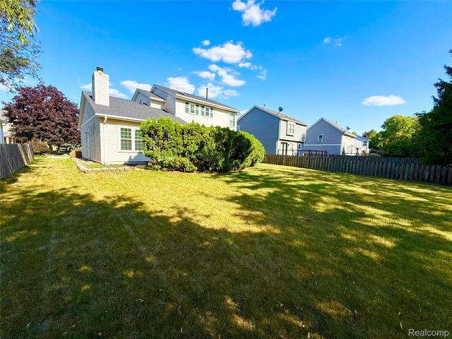 47114 Scarlet Drive S, Novi, MI 48374
