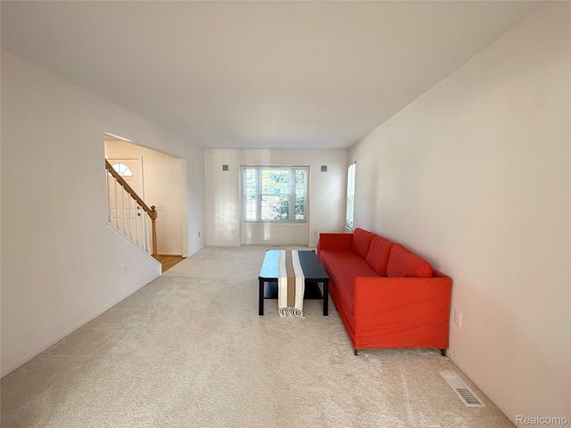 47114 Scarlet Drive S, Novi, MI 48374