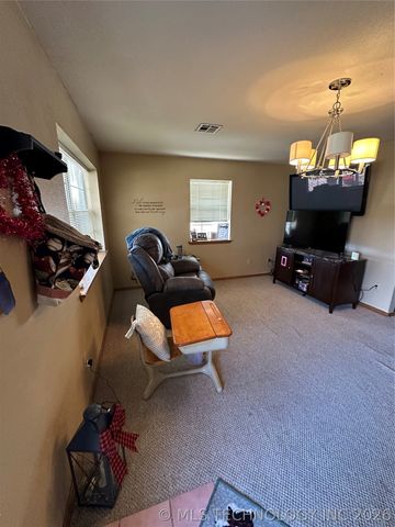 1135 Cravens, Wilburton, OK 74578