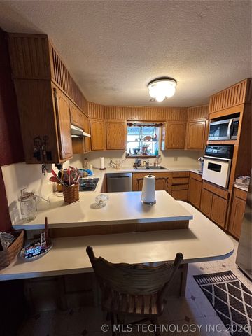 1135 Cravens, Wilburton, OK 74578