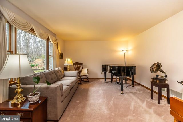 121 SNYDER RD, Pottstown, PA 19464