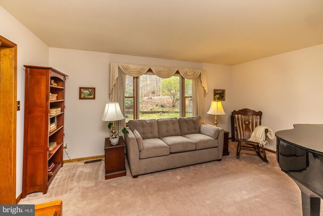 121 SNYDER RD, Pottstown, PA 19464