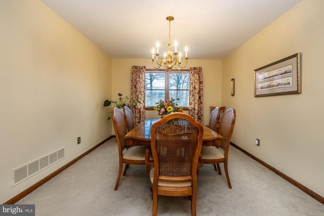 121 SNYDER RD, Pottstown, PA 19464