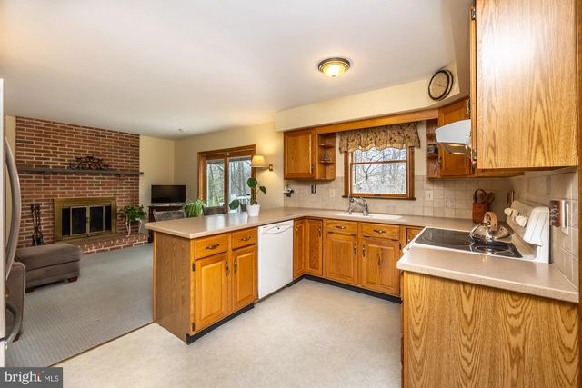 121 SNYDER RD, Pottstown, PA 19464