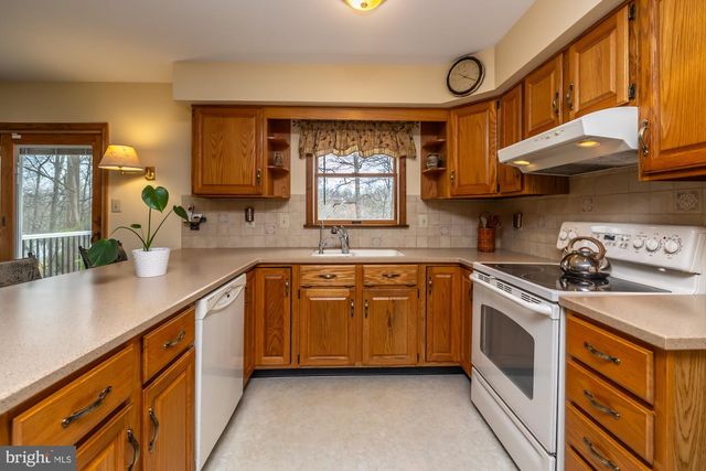 121 SNYDER RD, Pottstown, PA 19464