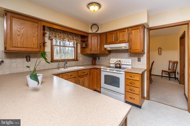 121 SNYDER RD, Pottstown, PA 19464