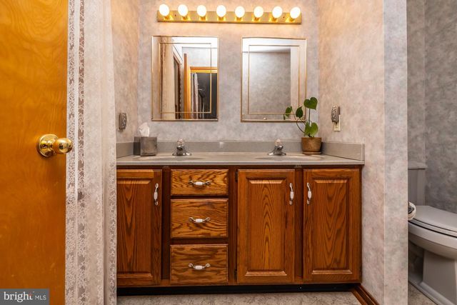 121 SNYDER RD, Pottstown, PA 19464