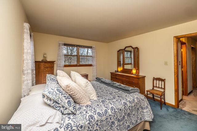 121 SNYDER RD, Pottstown, PA 19464