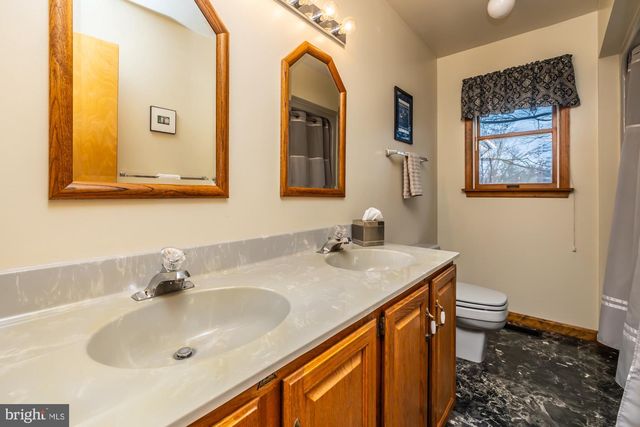 121 SNYDER RD, Pottstown, PA 19464