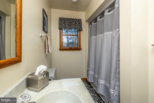 121 SNYDER RD, Pottstown, PA 19464