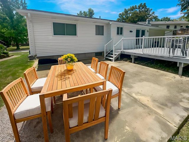 1413 Twin Trails Drive, Fenton, MO 63026