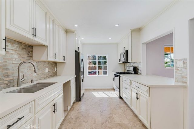 5802 Colfax Avenue, North Hollywood, CA 91601